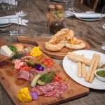 Affetatto-platter,-pane-pizza-bread-and-grissini