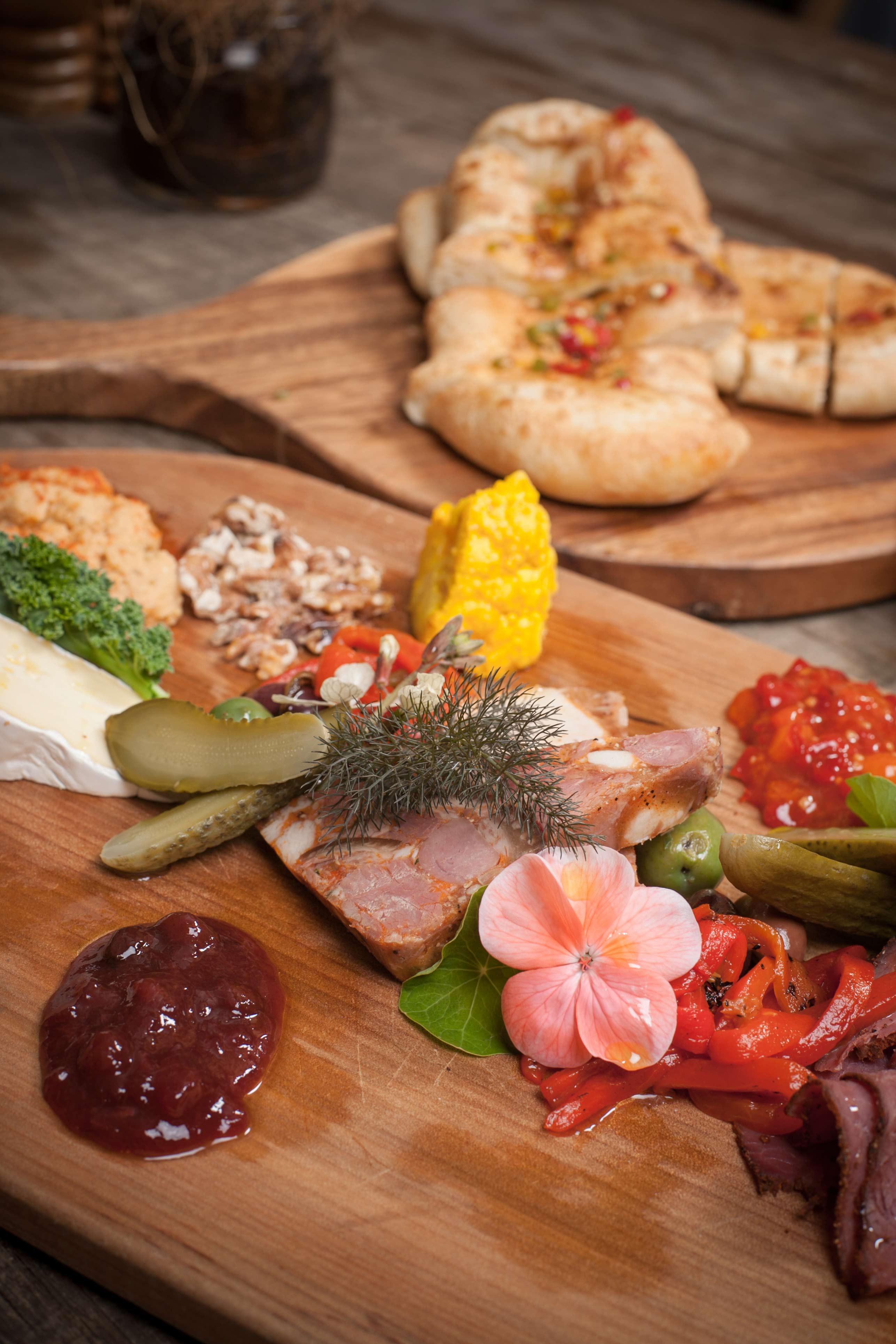 Affetatto-platter,-pane-pizza-bread