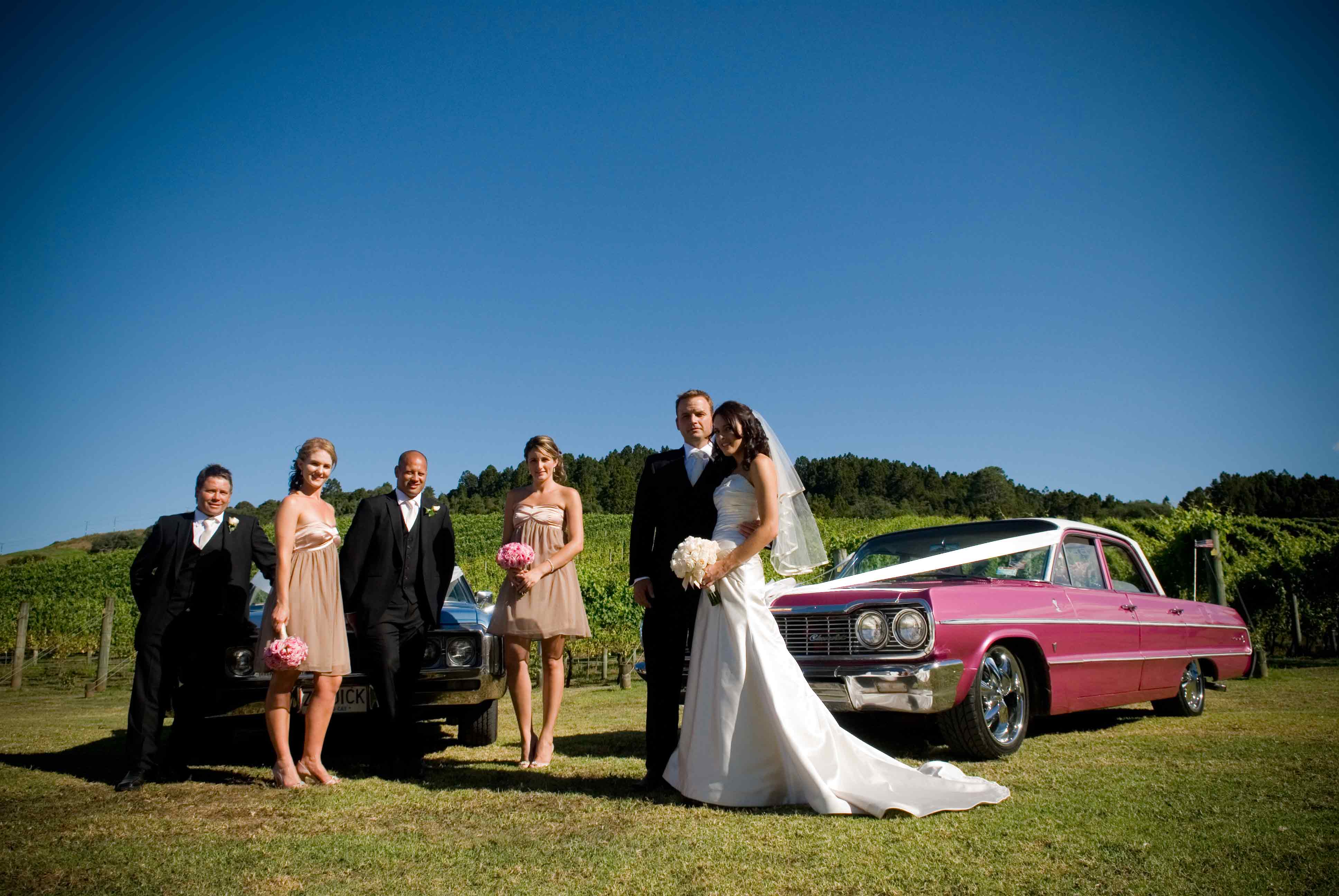 Bridal-party-with-classic-car