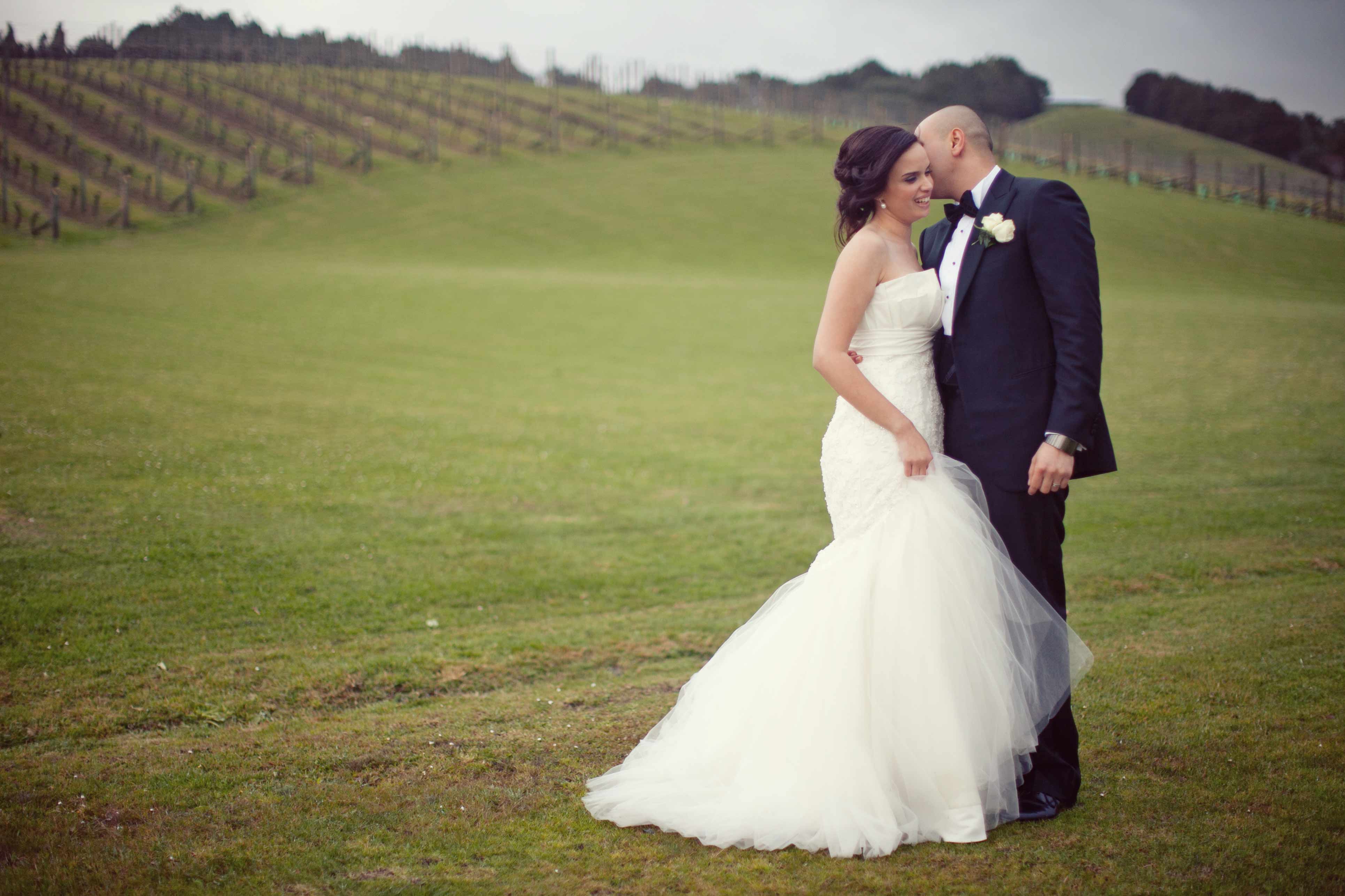 Wedding-couple-in-front-of-vines