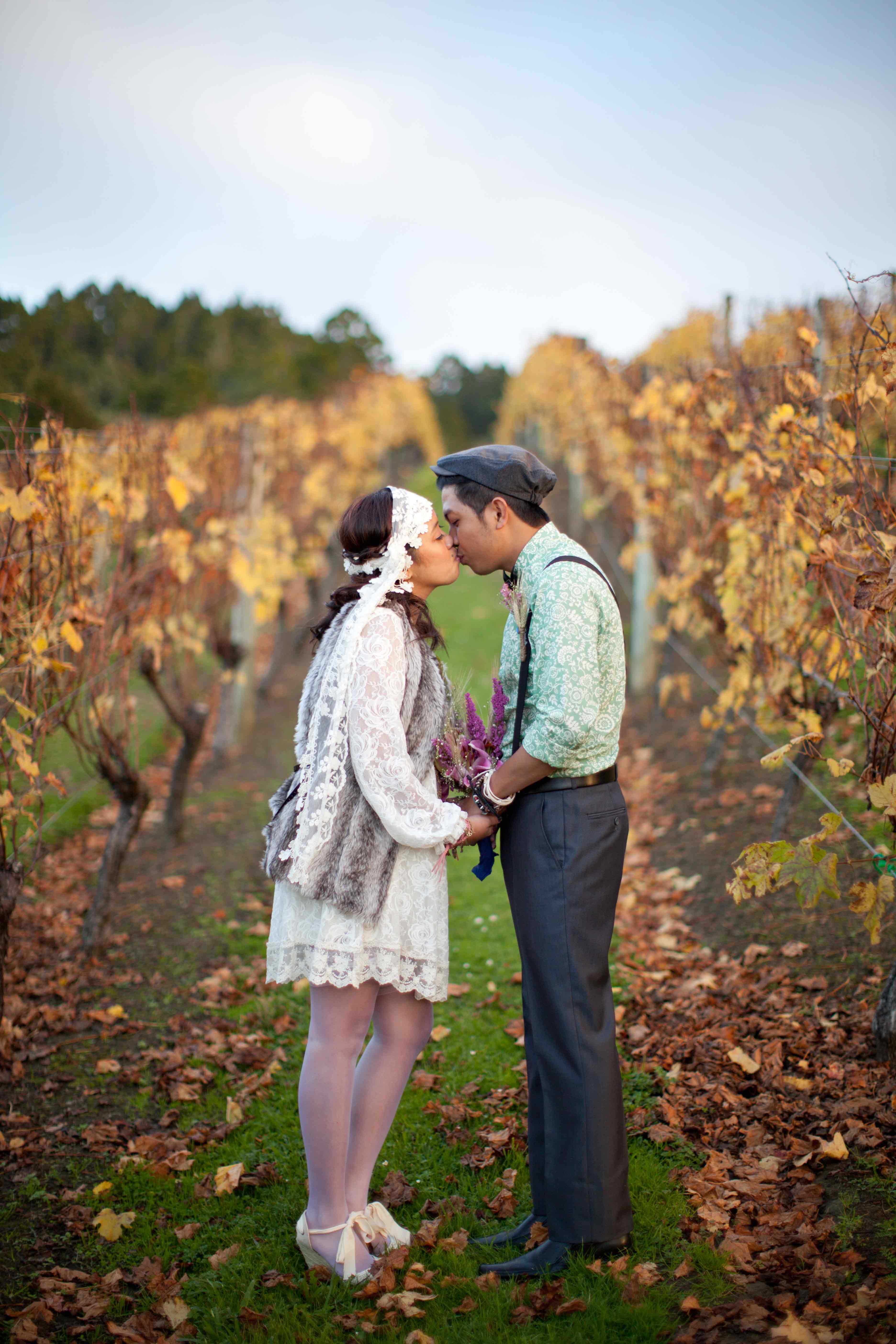 bride-and-groom-autumn-kiss-in-the-vines