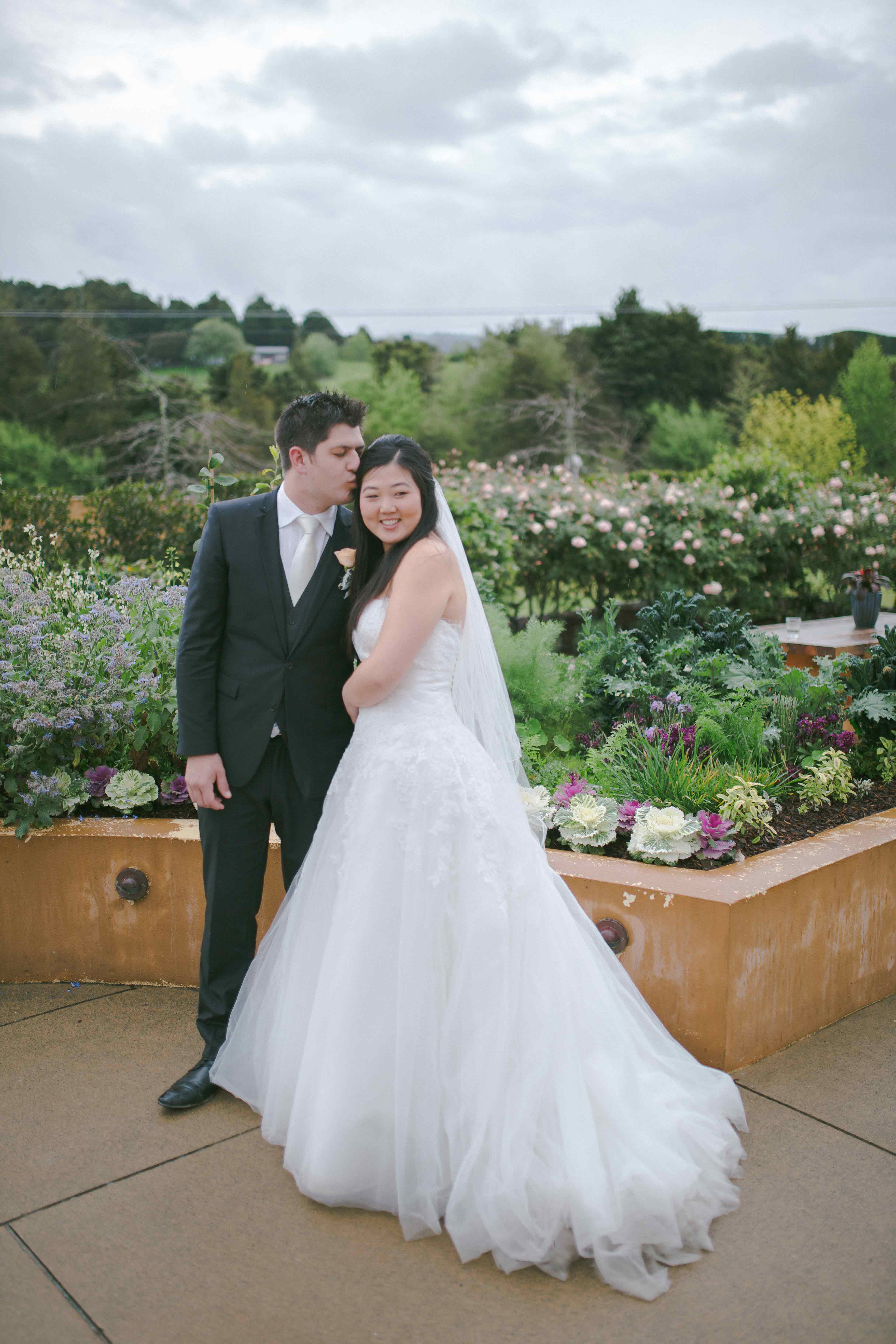 wedding-couple-in-the-garden